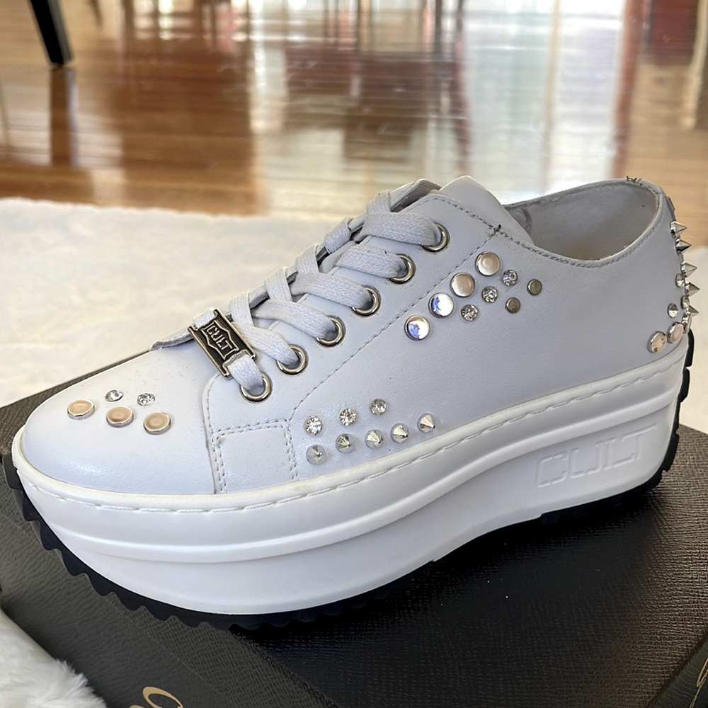 Size:6 , white studded platform Sneaker!